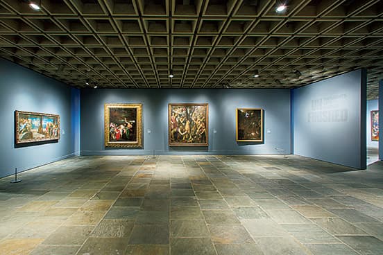 以前あった壁などを取り壊し、広々としたギャラリー空間に。