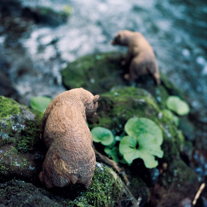 熊彫りとして生きた、アイヌの翁の作品群。