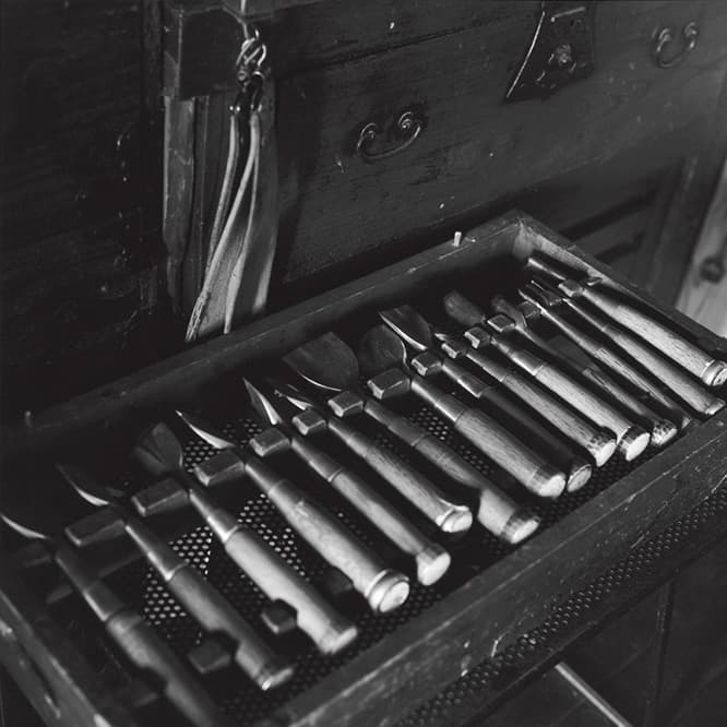 熊彫りとして生きた、アイヌの翁の作品群。