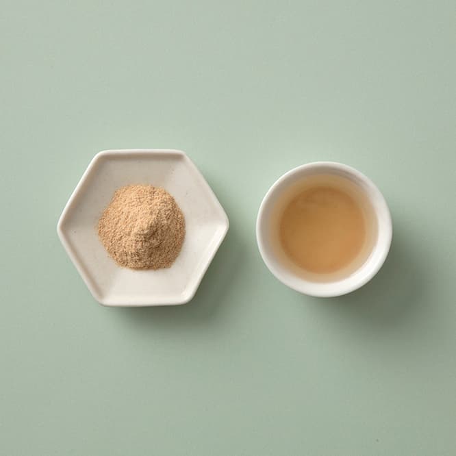 開けてすぐ振りかけられる、便利な粉だし。