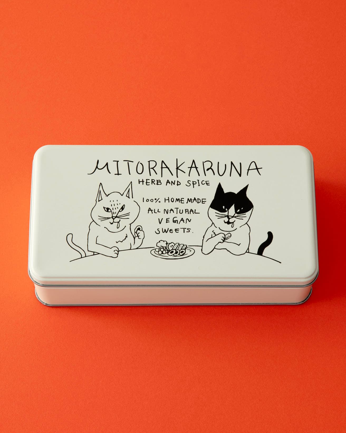 《Halloween Cats Party Tin》5,800円。2匹の猫が焼き菓子を食べながら、よだれを垂らしてニヤリ。甘すぎないタッチがいい。