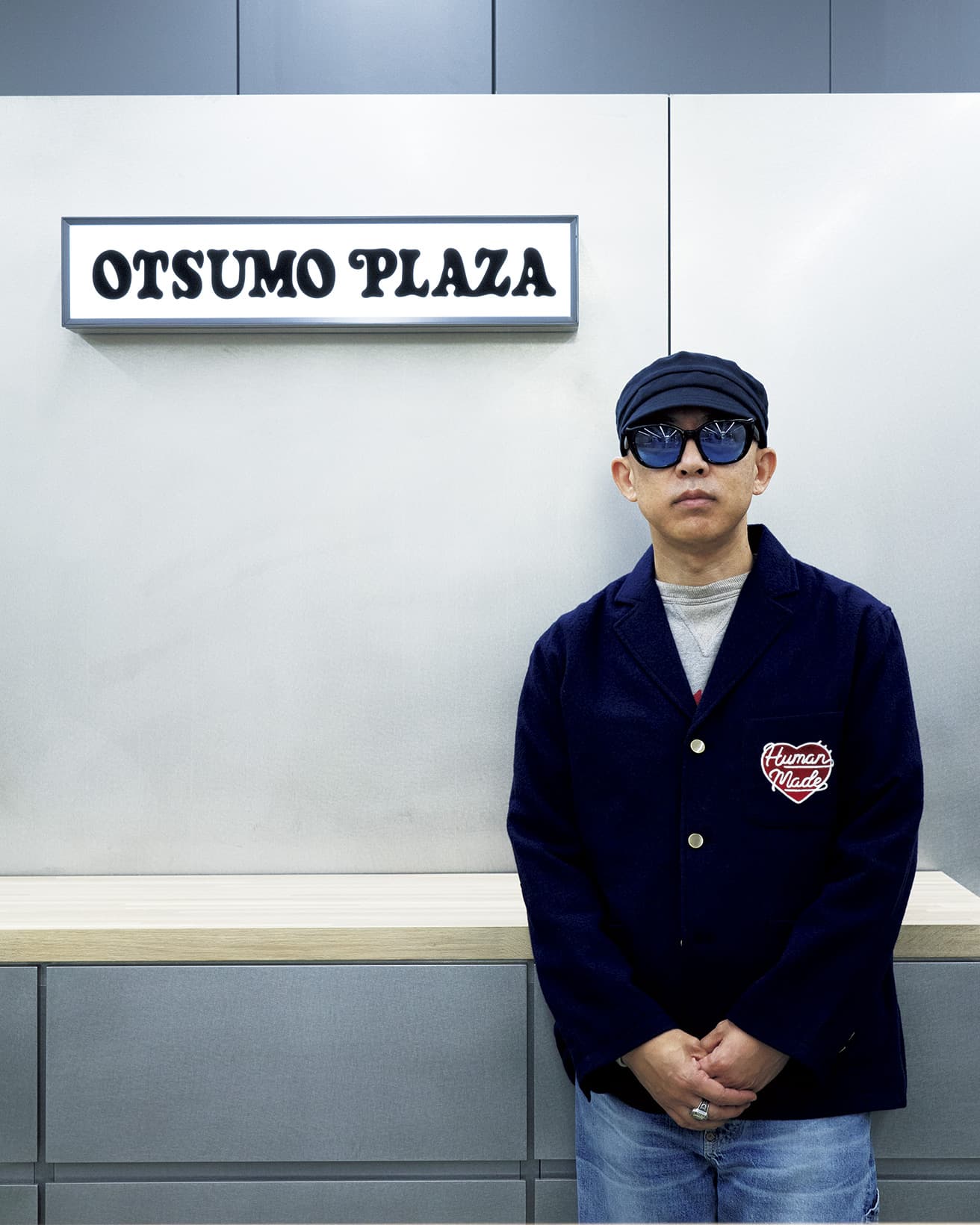 シンプルな空間に設えたと語るNIGO®。