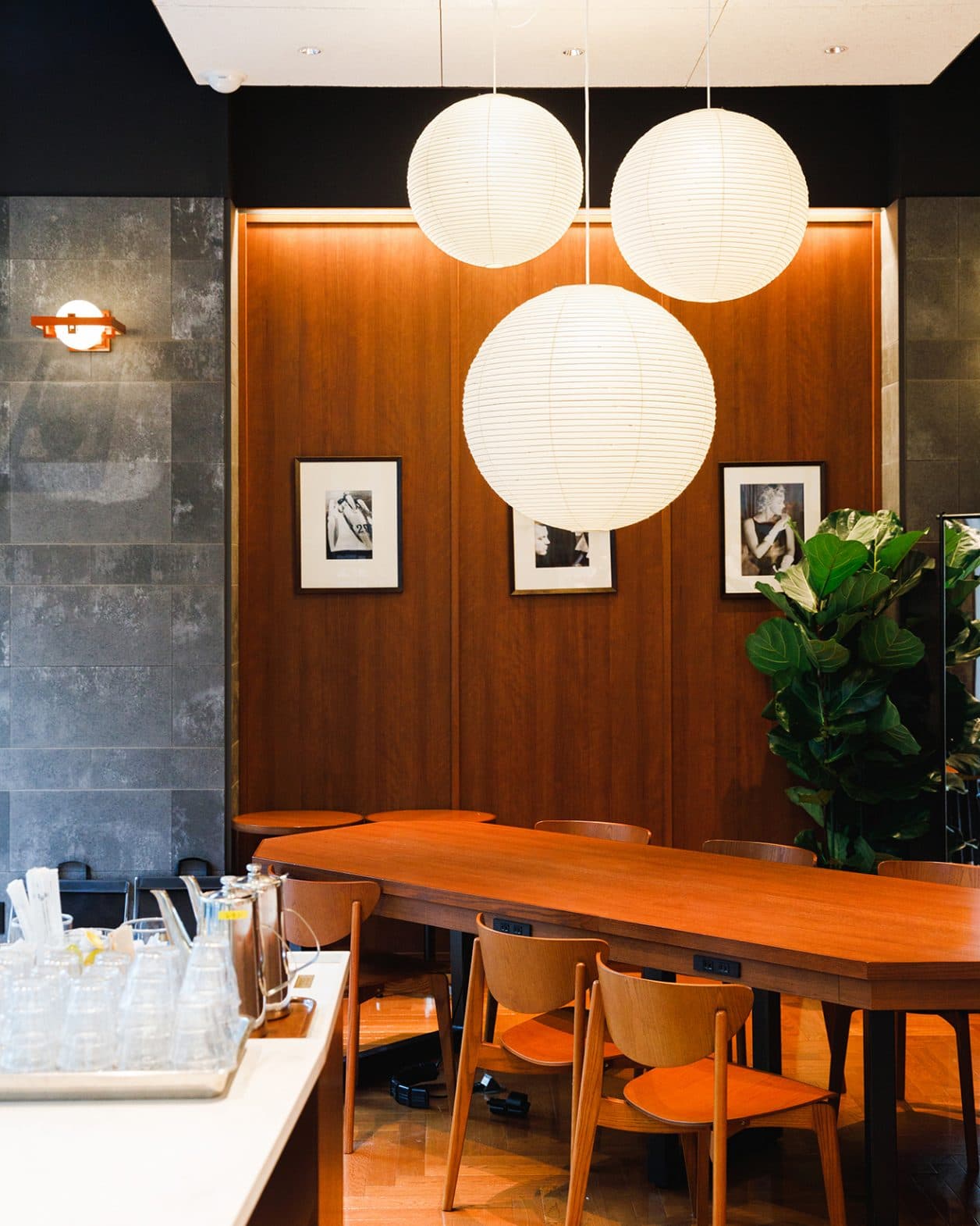 なぜフランク・ロイド・ライトや柳宗理が？ 上島珈琲店に名作デザインが並ぶのは、あの名ホテルの影響でした。