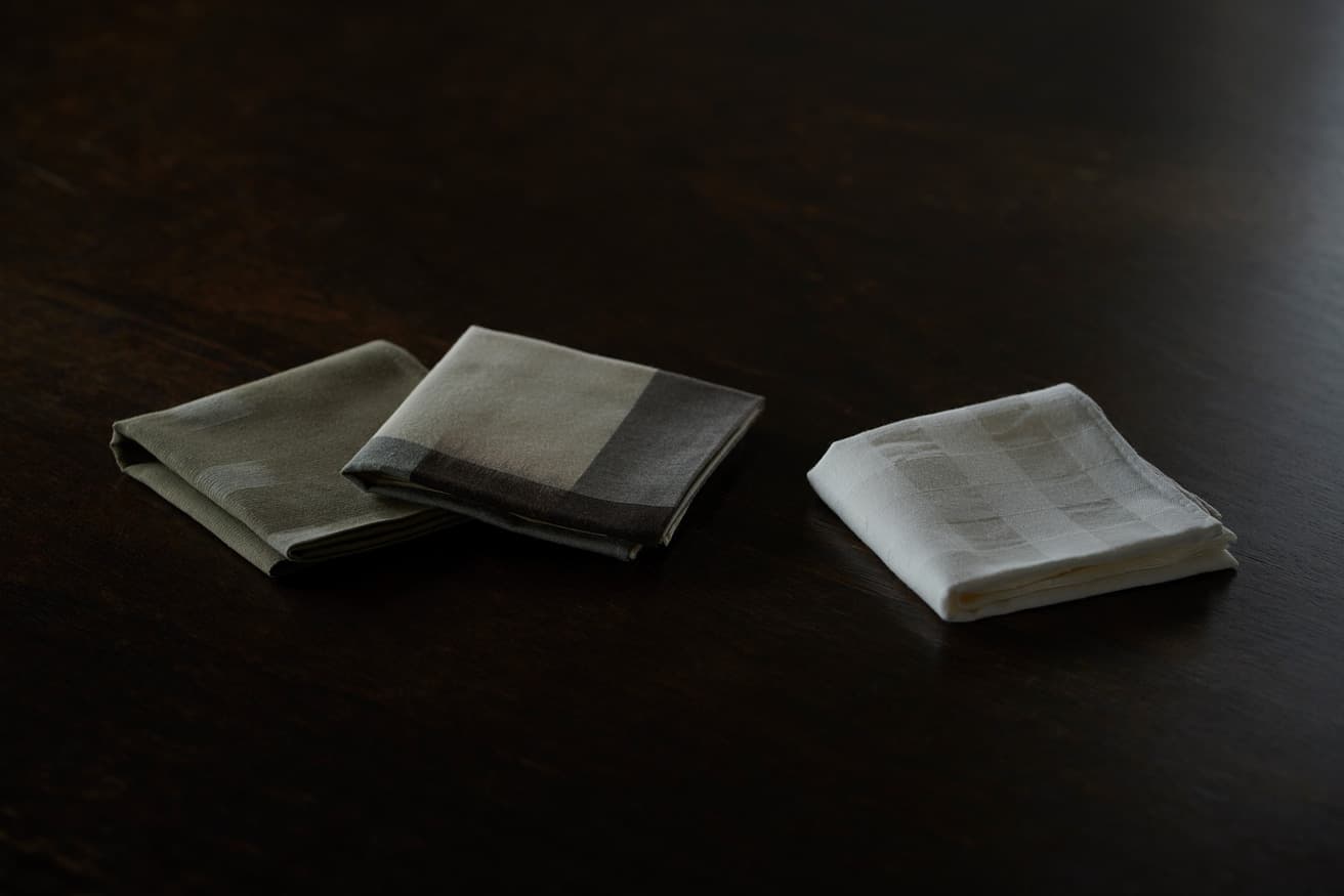 企画展『四角い布』より。伝統的な首里織の技が活かされている。photo_Shoji Onuma