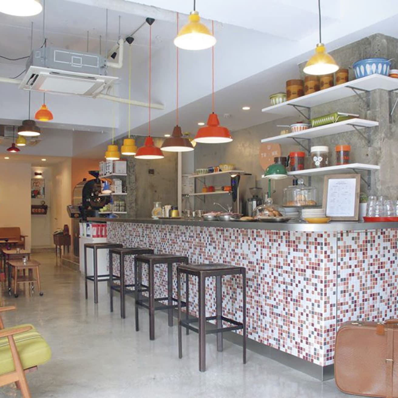 〈TRUNK COFFEE〉名古屋にスペシャルティコーヒーを持ち込んだレジェンド。あえてモーニングは出さず、1杯の価値を発信。愛知県名古屋市東区泉2-28-24 東和高岳ビル1F TEL 052 325 7662。9時30分～21時（日・祝9時～19時）。不定休。