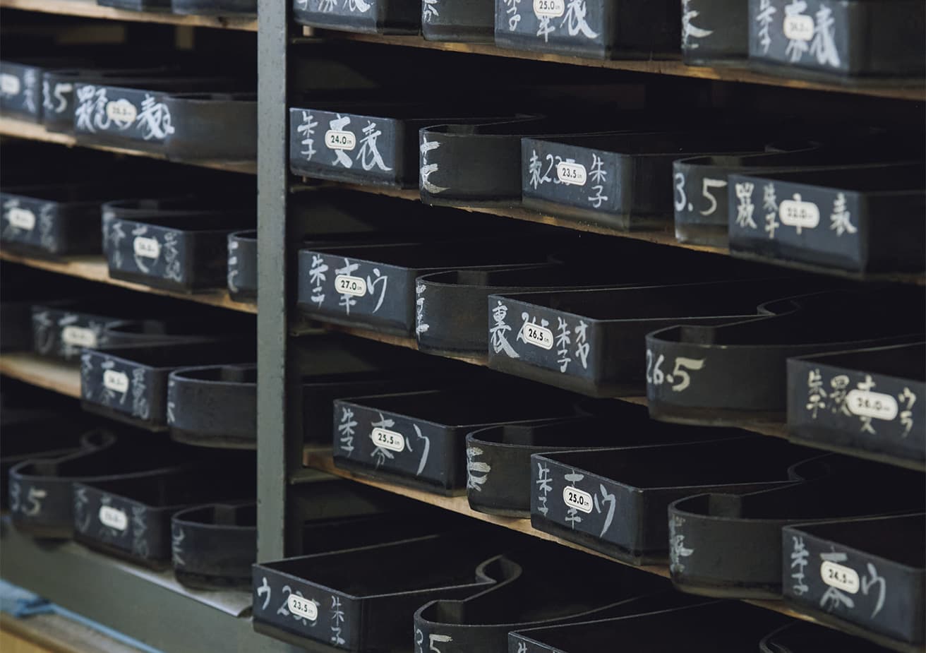 The steel molds used for cutting the discrete parts of the tabi.