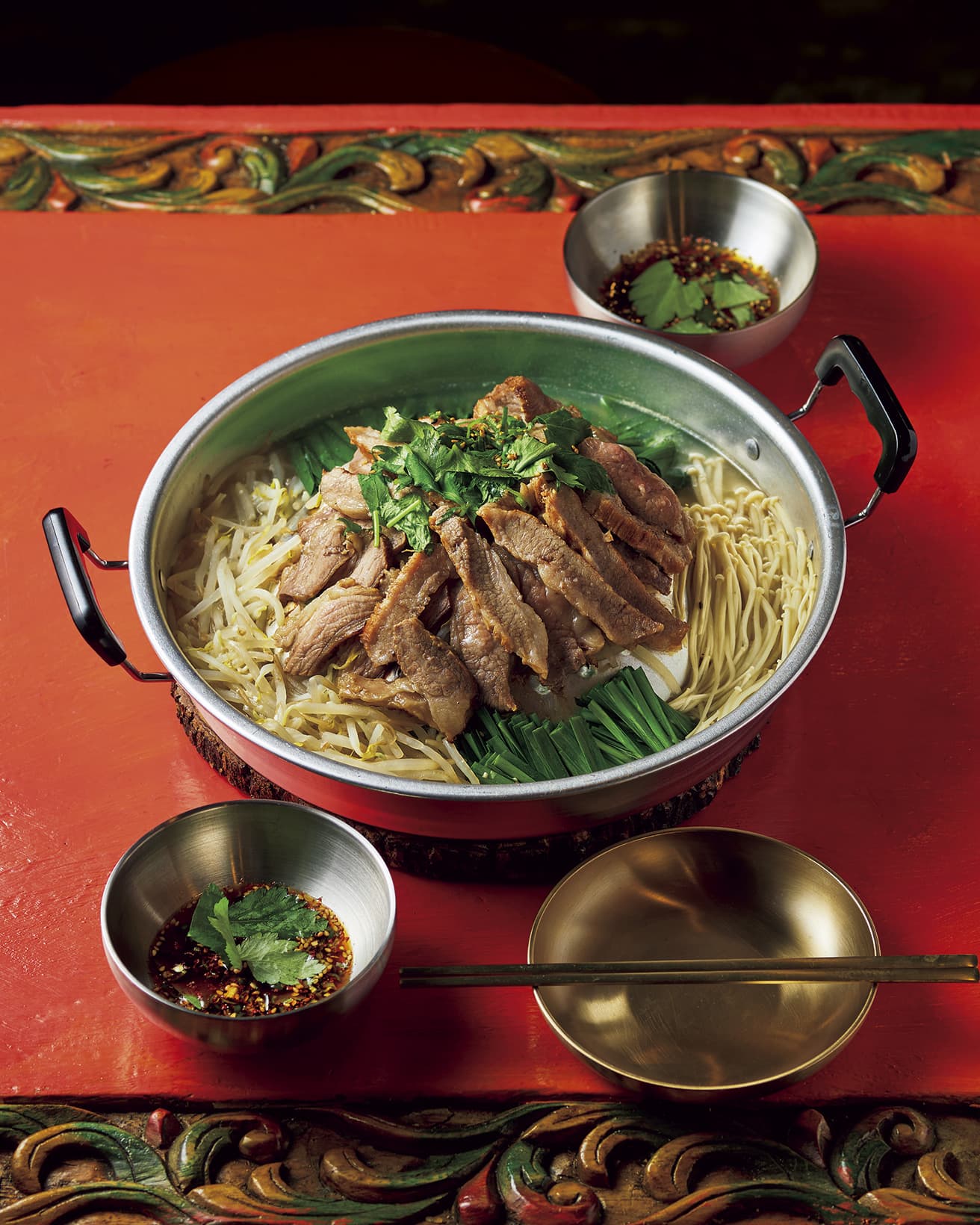 かっぱ肉鍋。韓国ではスグレと呼ばれる部位を使用。ポン酢につけても。