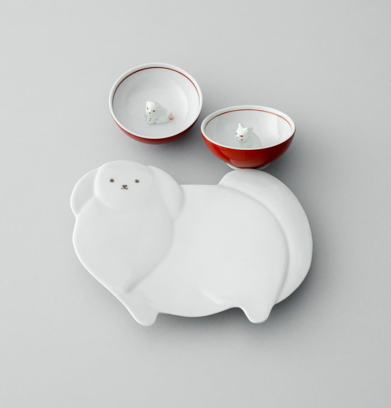 酒を注ぐとまるで犬猫がお風呂に入っているよう！ 九谷焼の盃と器で、癒しの晩酌を。