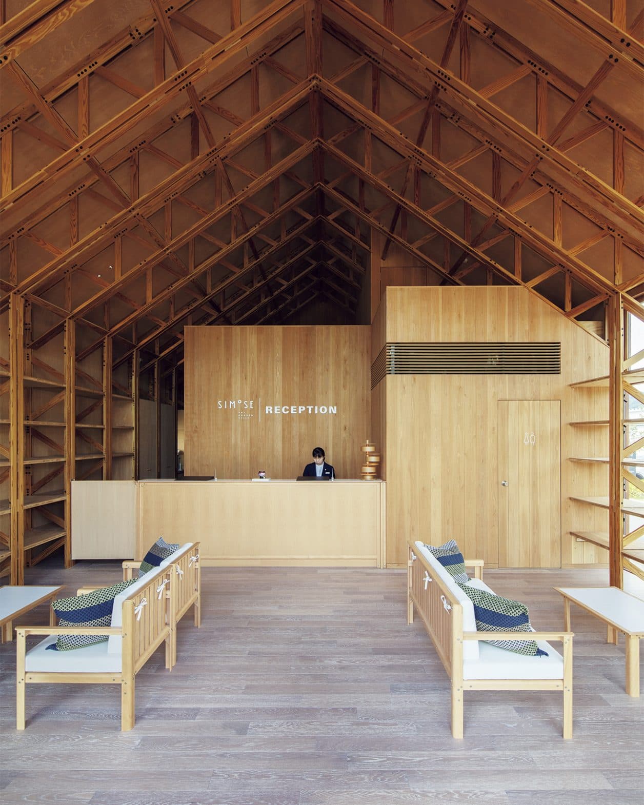 建築家・坂 茂の瀬戸内海を一望する複合施設へ！ 名作住宅に泊まれるヴィラから水上に佇む美術館まで。
