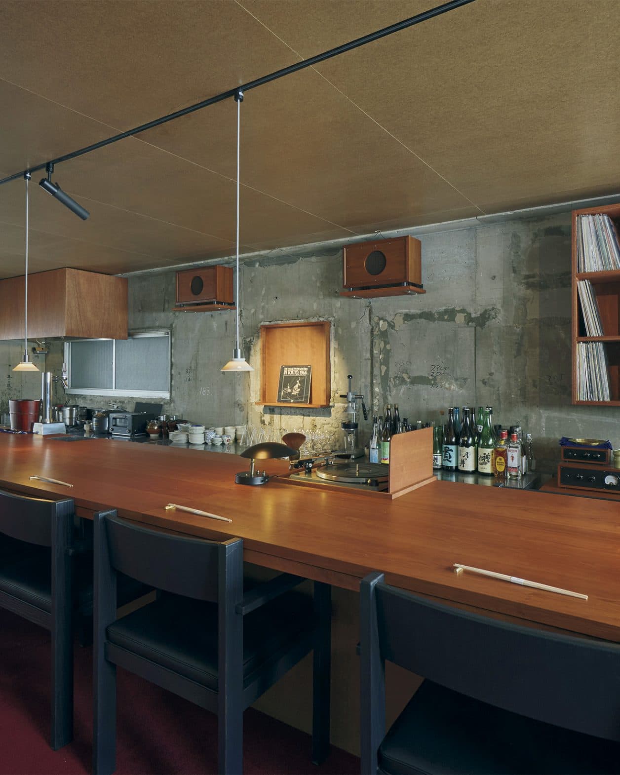 池尻大橋に日本酒と音楽に酔いしれる酒場が登場！ 〈ya inc.〉の山本亮介が内装を担当。