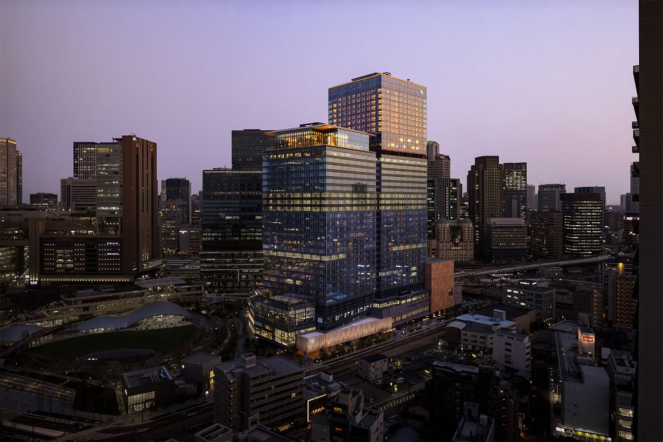 グラングリーン大阪 南館 パークタワーの高層階に位置する。客室は31階から38階に位置し、新しい大阪の風景を楽しめる。