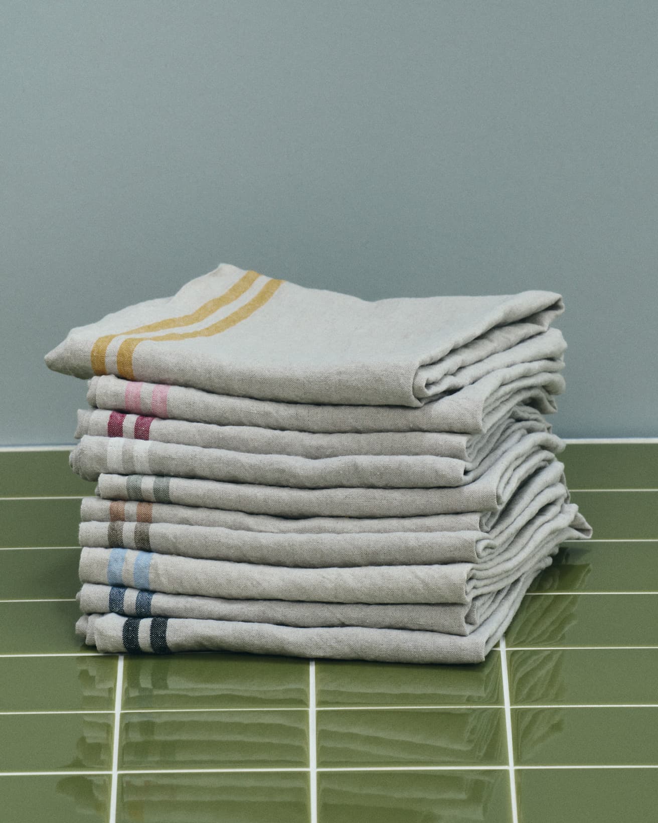 《リネンキッチンタオルHDラージ》W640×L840mm、各3,000円。●林与 TEL 0749 42 3245