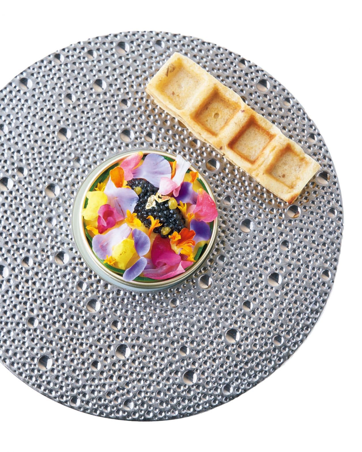 福岡に誕生！　空間も食事も唯一無二。昼夜とも8席限定のめくるめく食宴に陶酔。