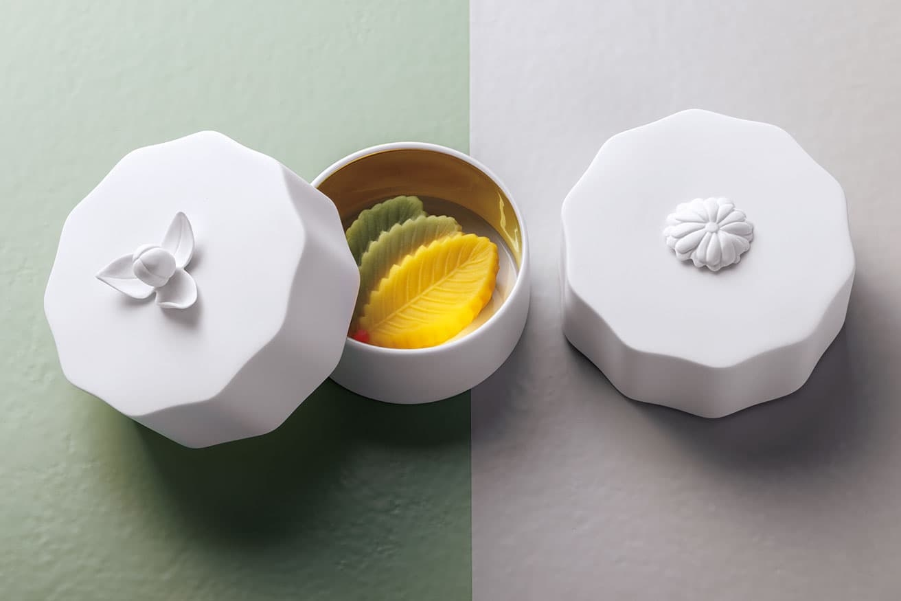 ボックス右／《Aki no Niwa》、左／《Natsu no Niwa》いずれも内側がゴールドは88,000円、白は48,400円。