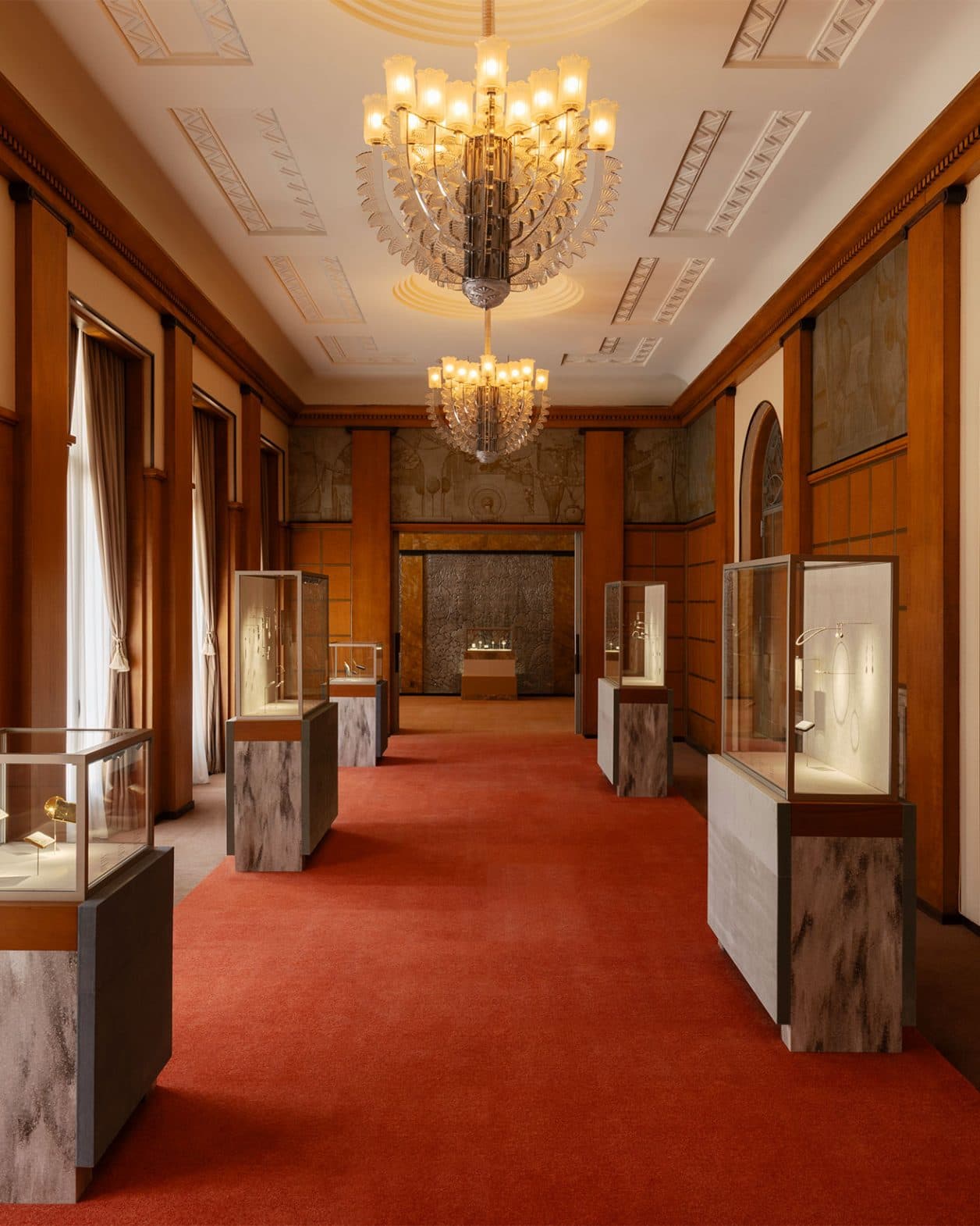 響き合うアール・デコ、ヴァン クリーフ＆アーペルの展覧会が東京都庭園美術館で開催。