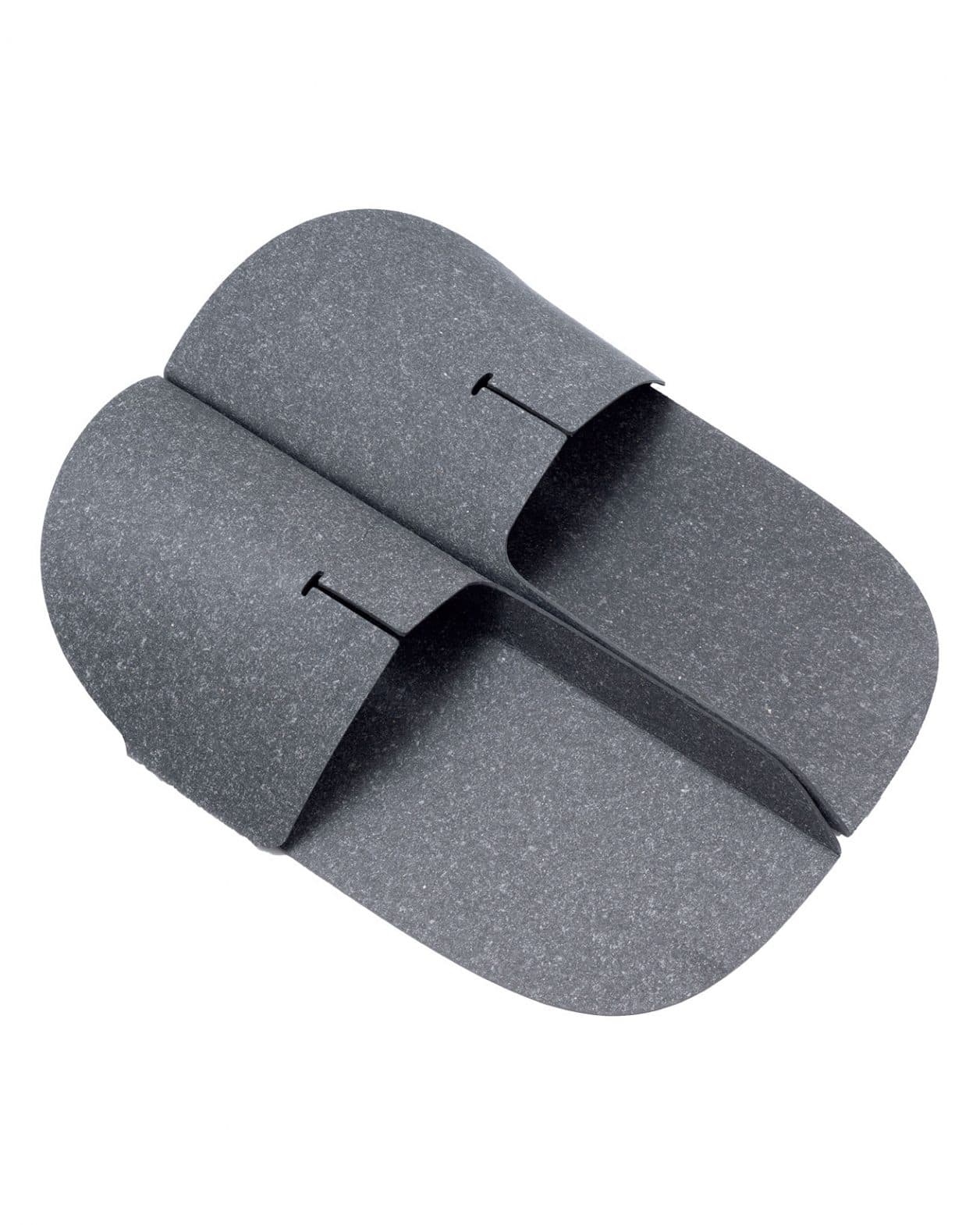 美しい日用品。なんともグラフィカルな置き姿のスリッパ。