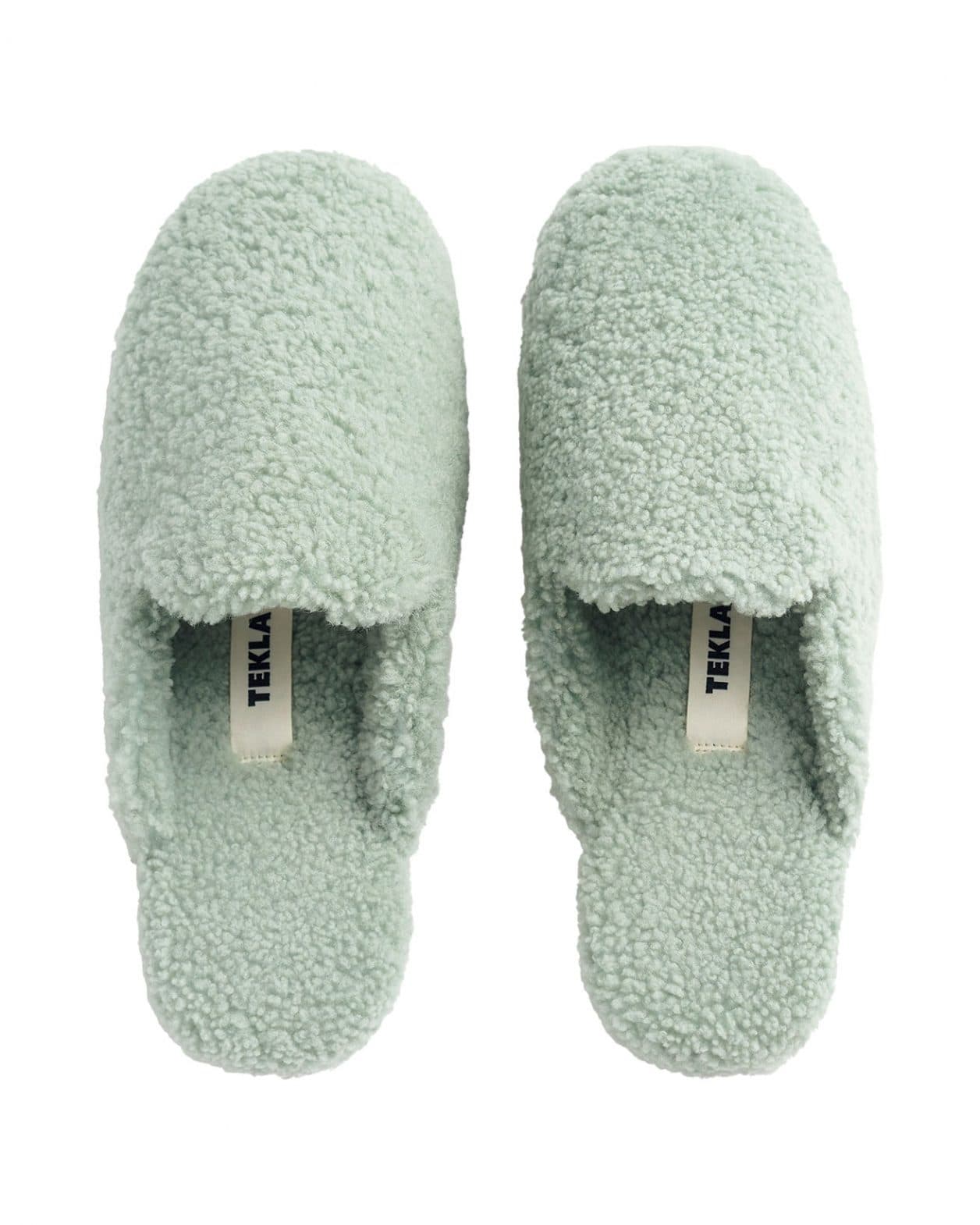 〈Tekla〉から初のスリッパコレクションが登場。上質なムートンで包み込む、リラックスタイム。