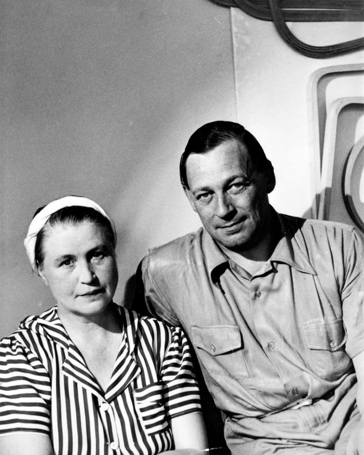 アアルトと妻・アイノが新婚旅行で訪れ、その建築様式に大きな影響を受けた国は？