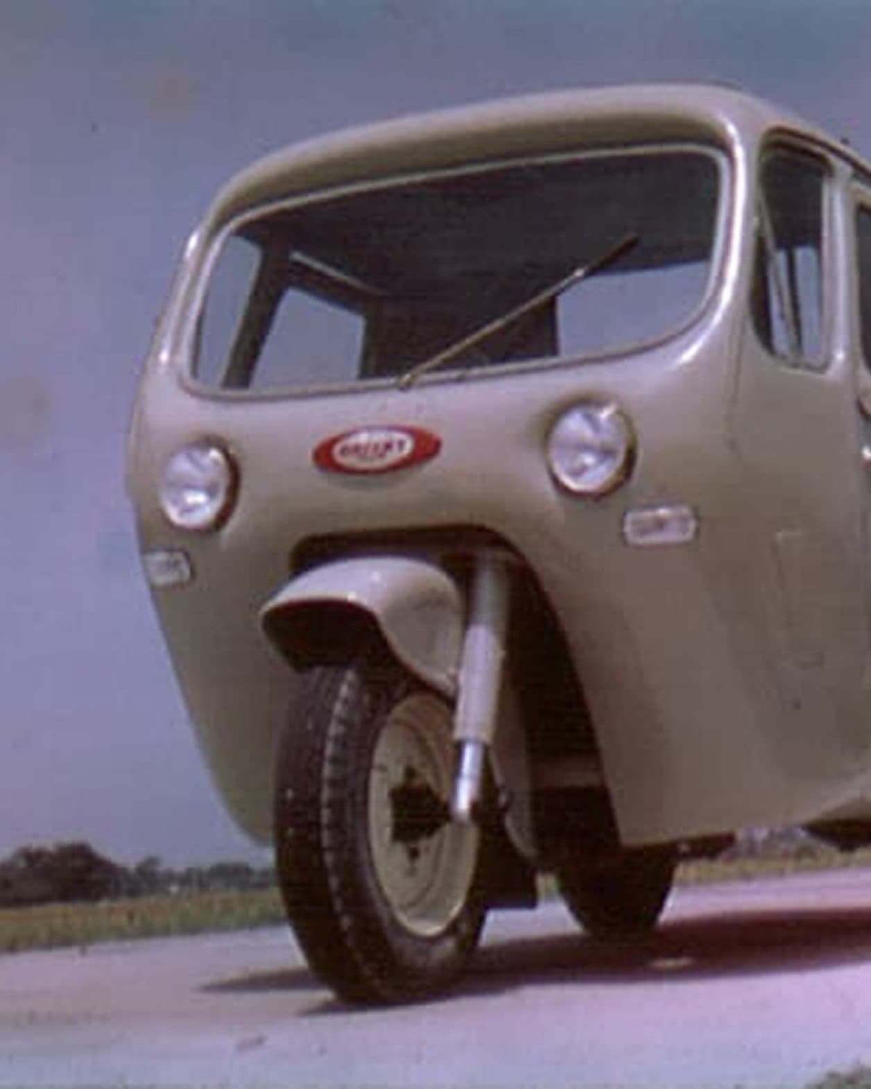 柳宗理は愛車を乗り回すなど車好きだったが、彼が「民藝の心を持つ」として挙げたのはどんな車？