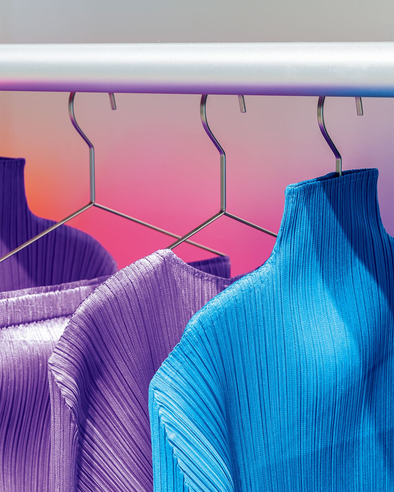 より軽やかに衣服を見せるオリジナルのハンガー。