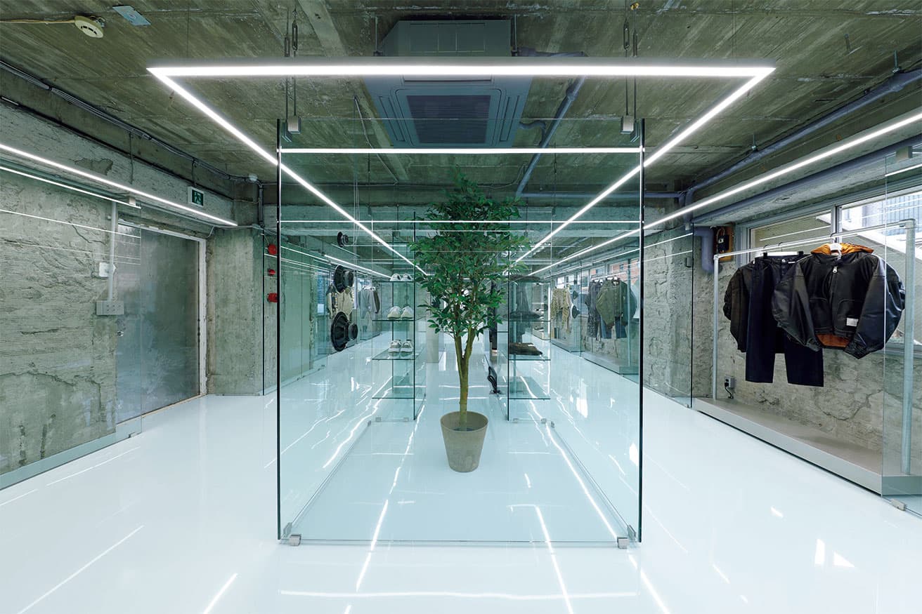 ガラス使いが象徴的な2階。