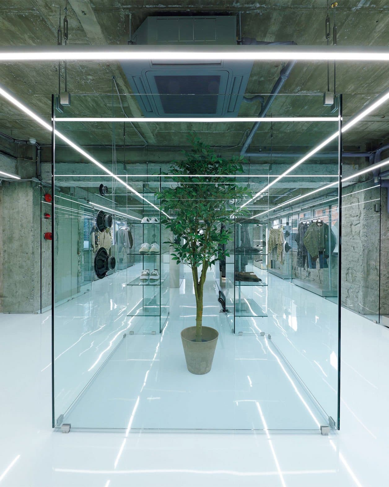 自ら内装も！ ミハラヤスヒロ、ブランド史上最大規模の旗艦店が原宿に全3フロアで誕生。