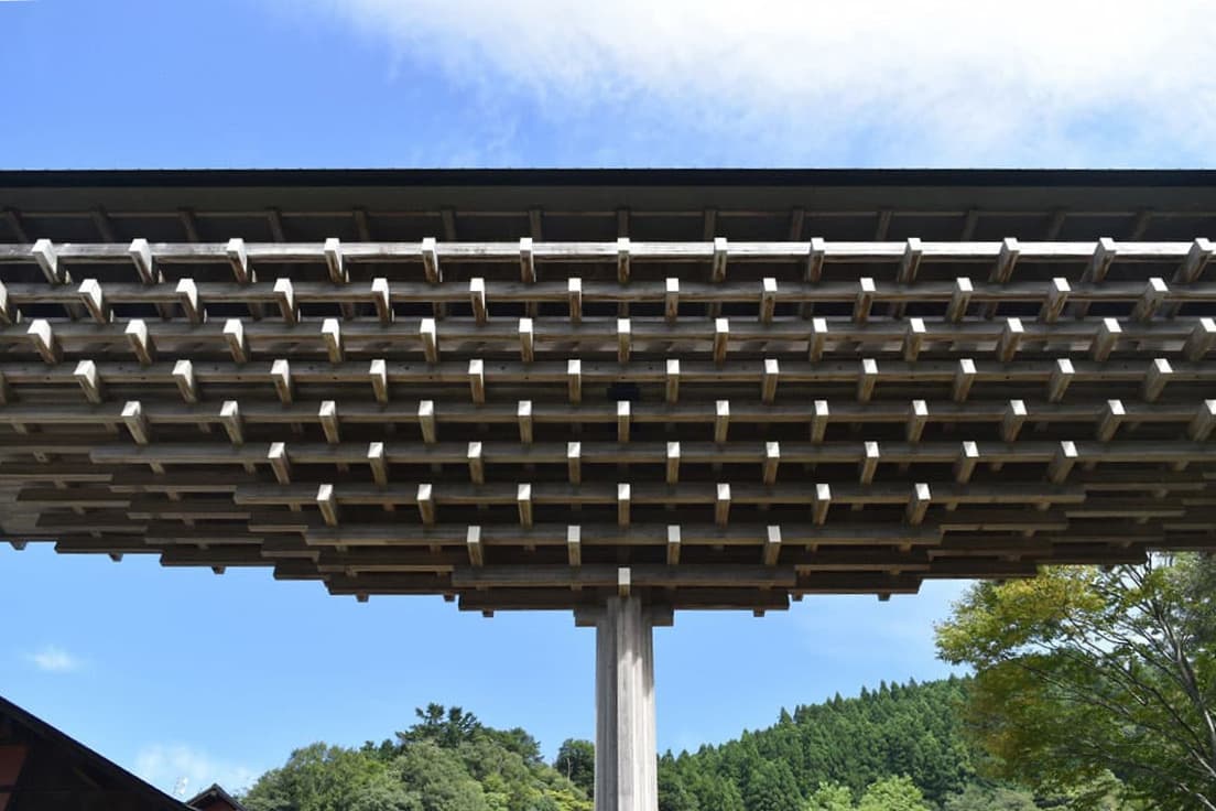 隈研吾設計、〈木橋ミュージアム〉（通称：雲の上のギャラリー）。梼原町提供。