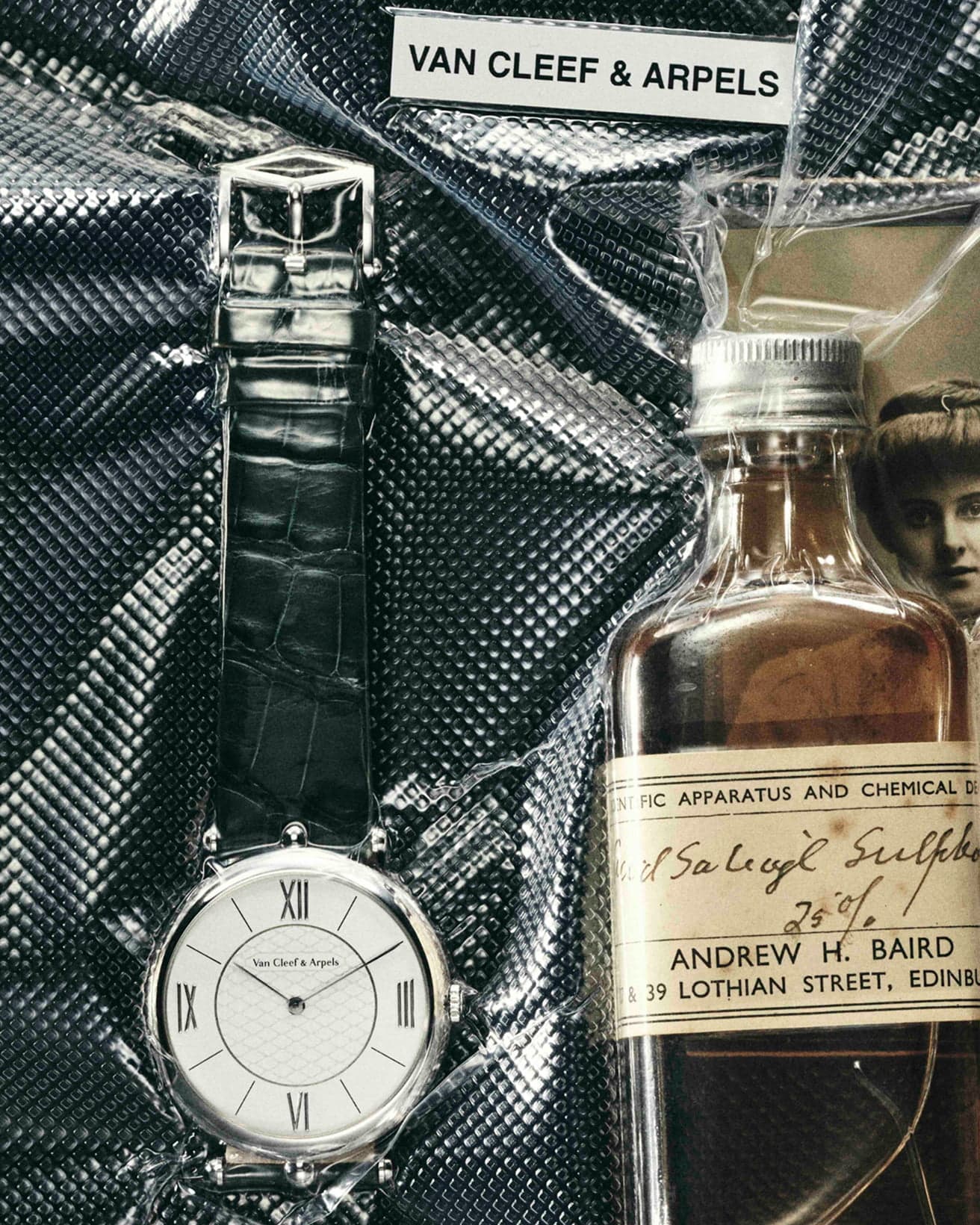 《ピエール アーペル ウォッチ》ヴァン クリーフ&amp;アーペル/ヴァン クリーフ&amp;アーペル ル デスク TEL 0120 10 1906。