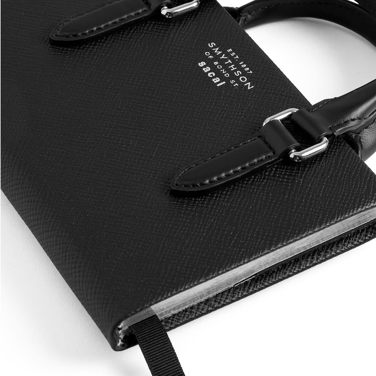 歴史あるクラフツマンシップと現代的なデザイン美学が凝縮されている。