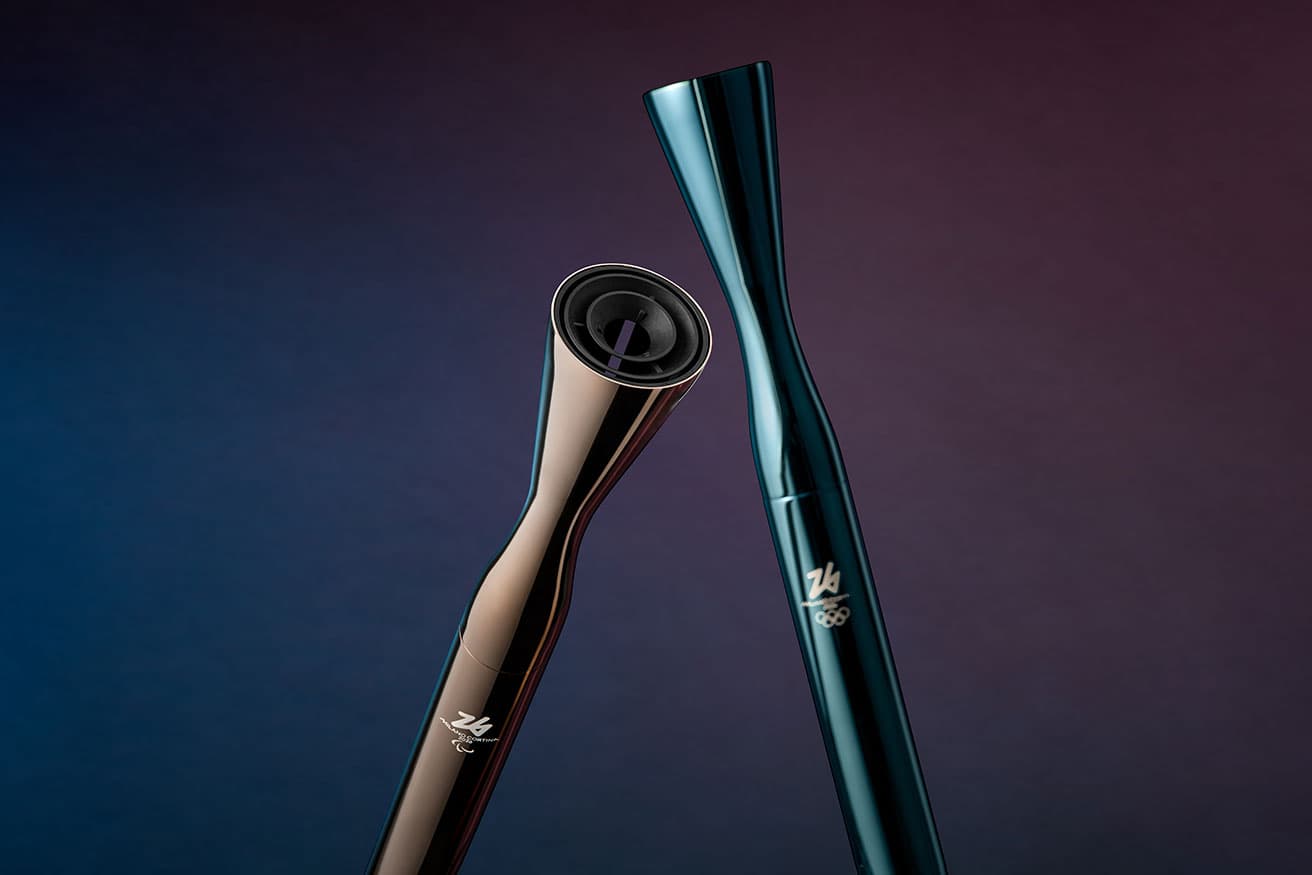 金属の質感を極限まで高めつつ、過酷な環境にも耐える超薄膜を形成するPVDによってコーティングされている。