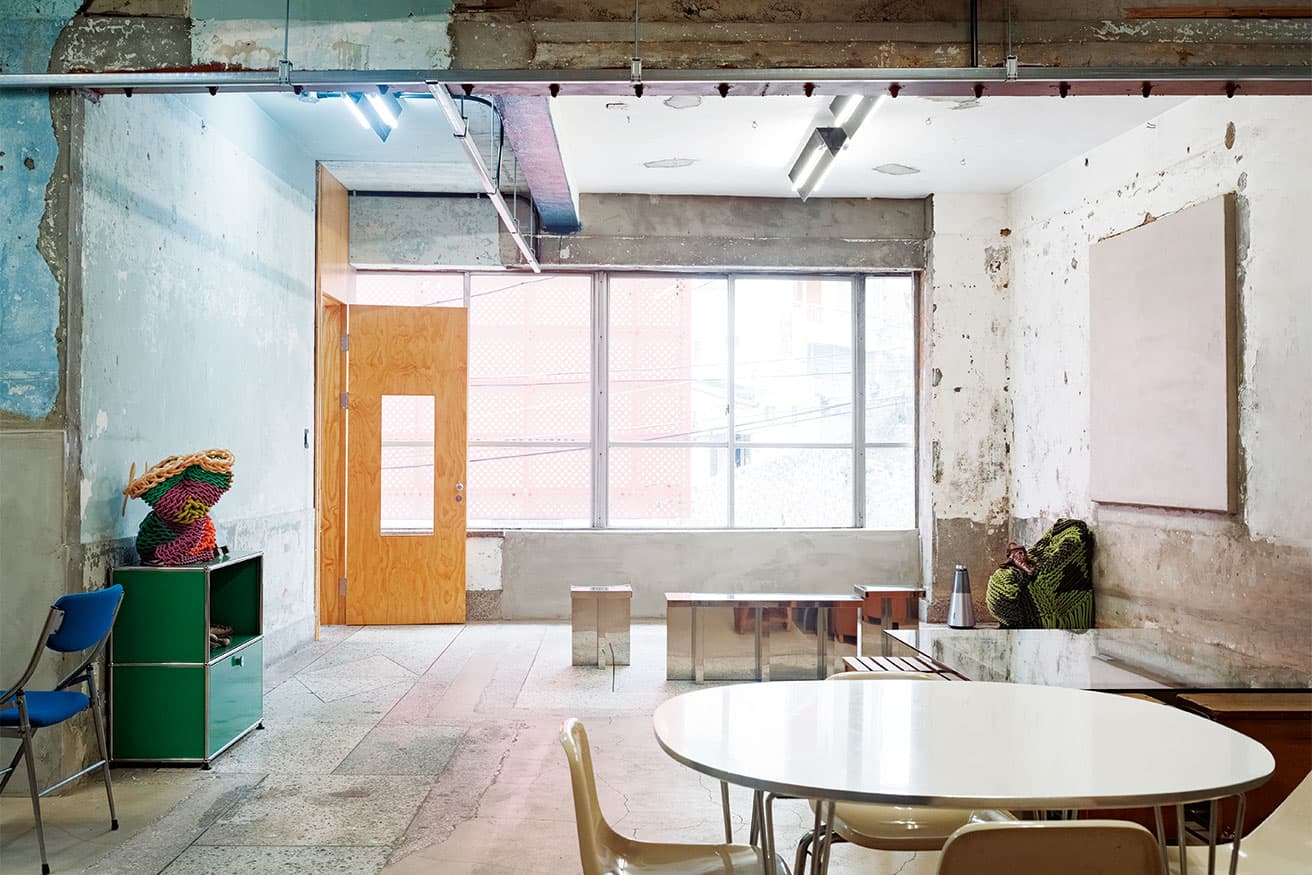 2階ギャラリー。展示期間外はカフェ利用が可。