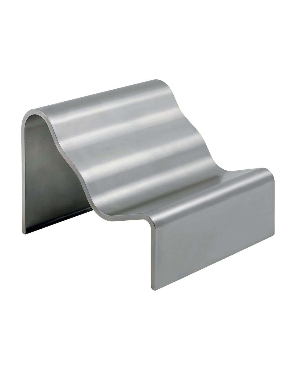 デンマークの若き才能。リセ・ヴェスターによる風景を愛でるベンチ。