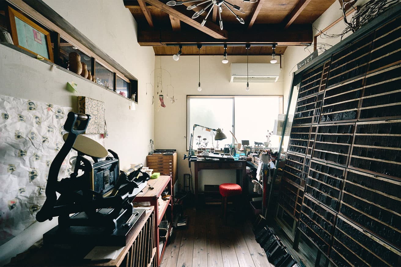 住宅地のなかに、ひっそりとユートピアノの工房がある。