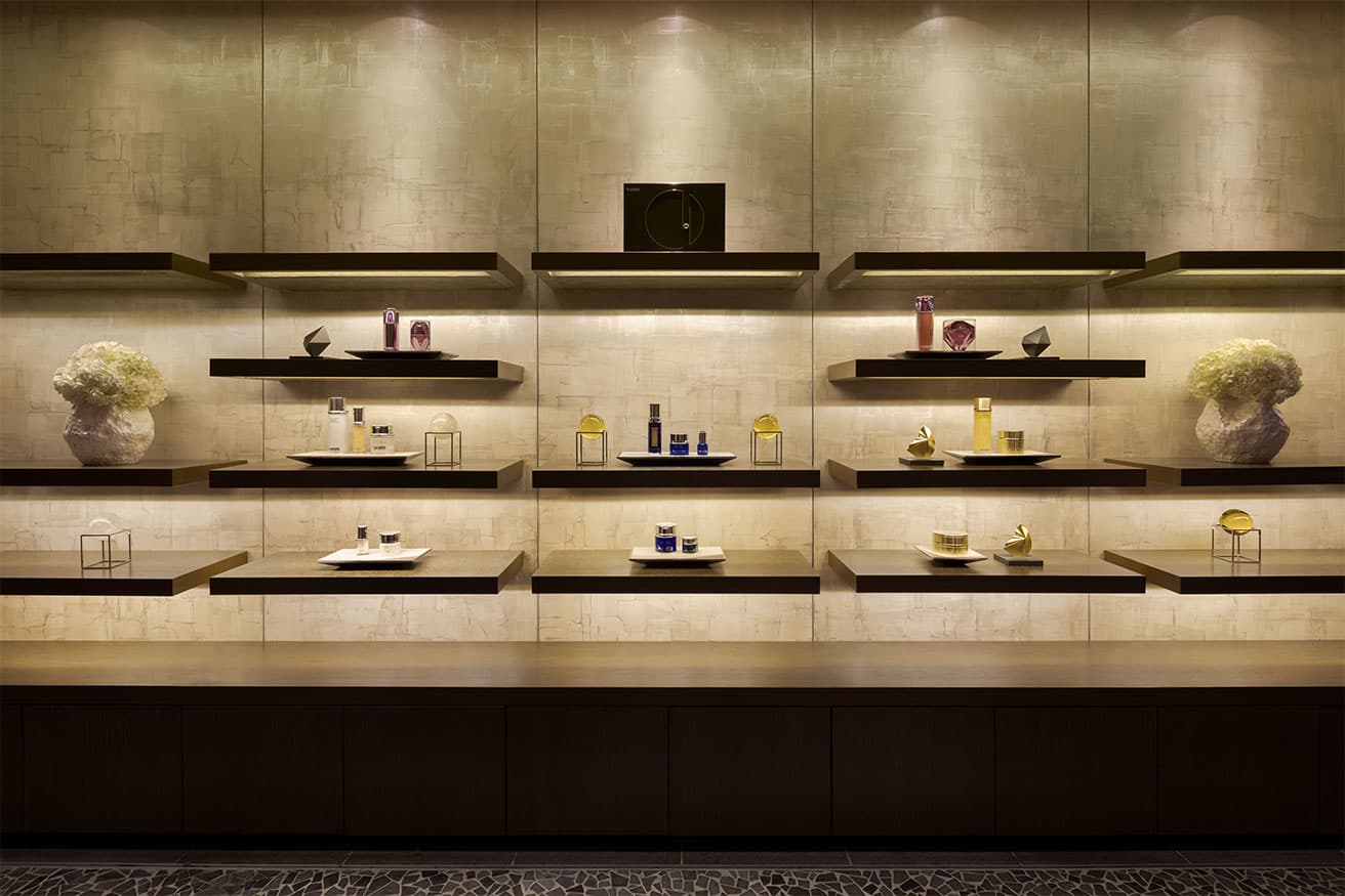 壁一面にずらっと並ぶ〈ラ･プレリー〉のコレクション。