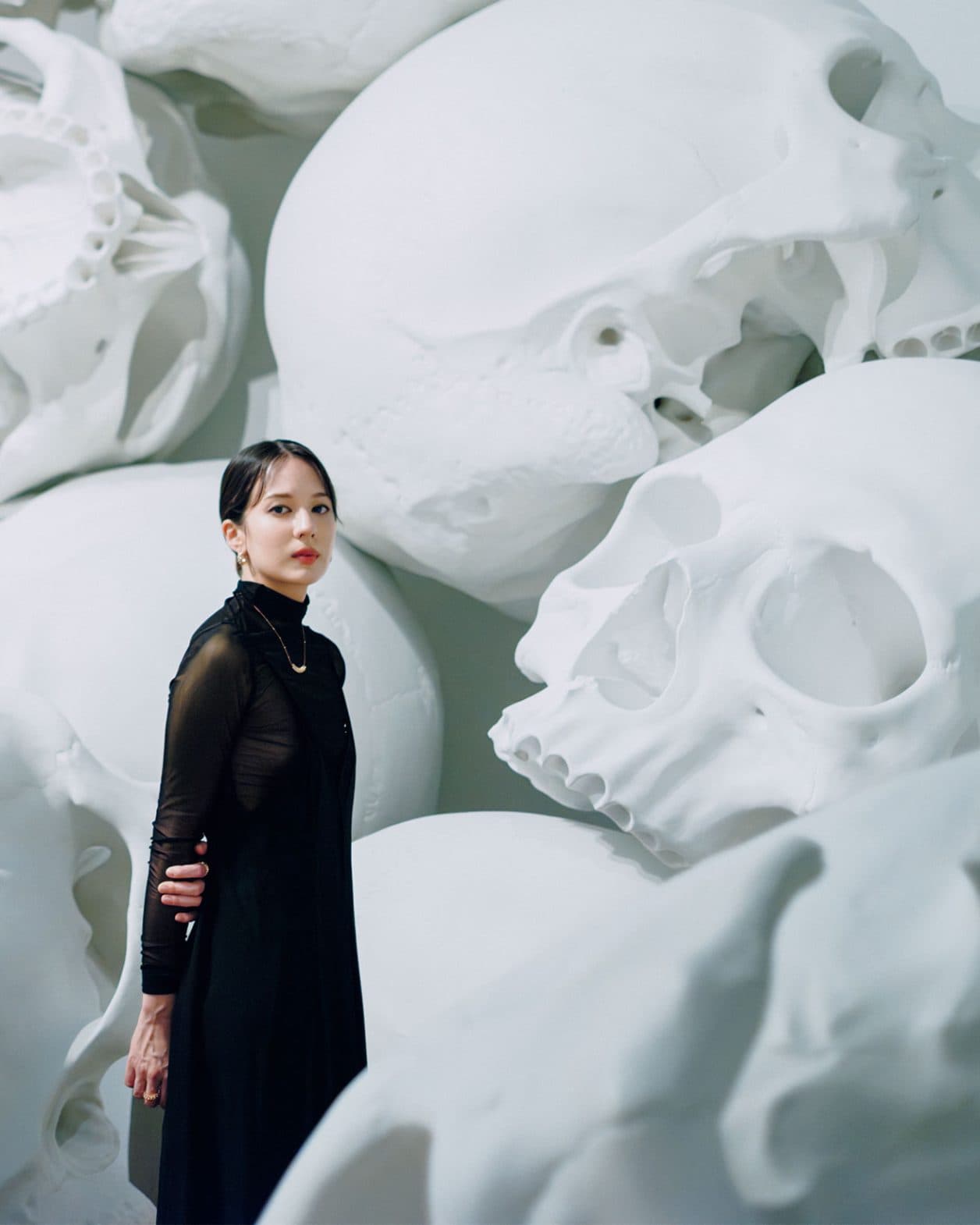 アーティスト・友沢こたおと巡るロン・ミュエクの世界。写真家・嶌村吉祥丸が撮影。