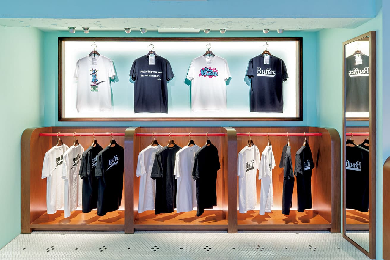 Tシャツは1枚6,600円。織りネームにも遊び心が。