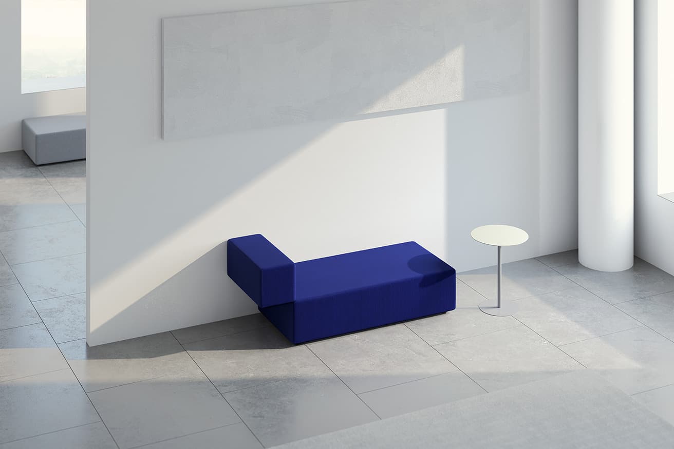 エッジの一部が宙に浮いたような不思議なバランスと重量感をもつ《ビットマップ》。