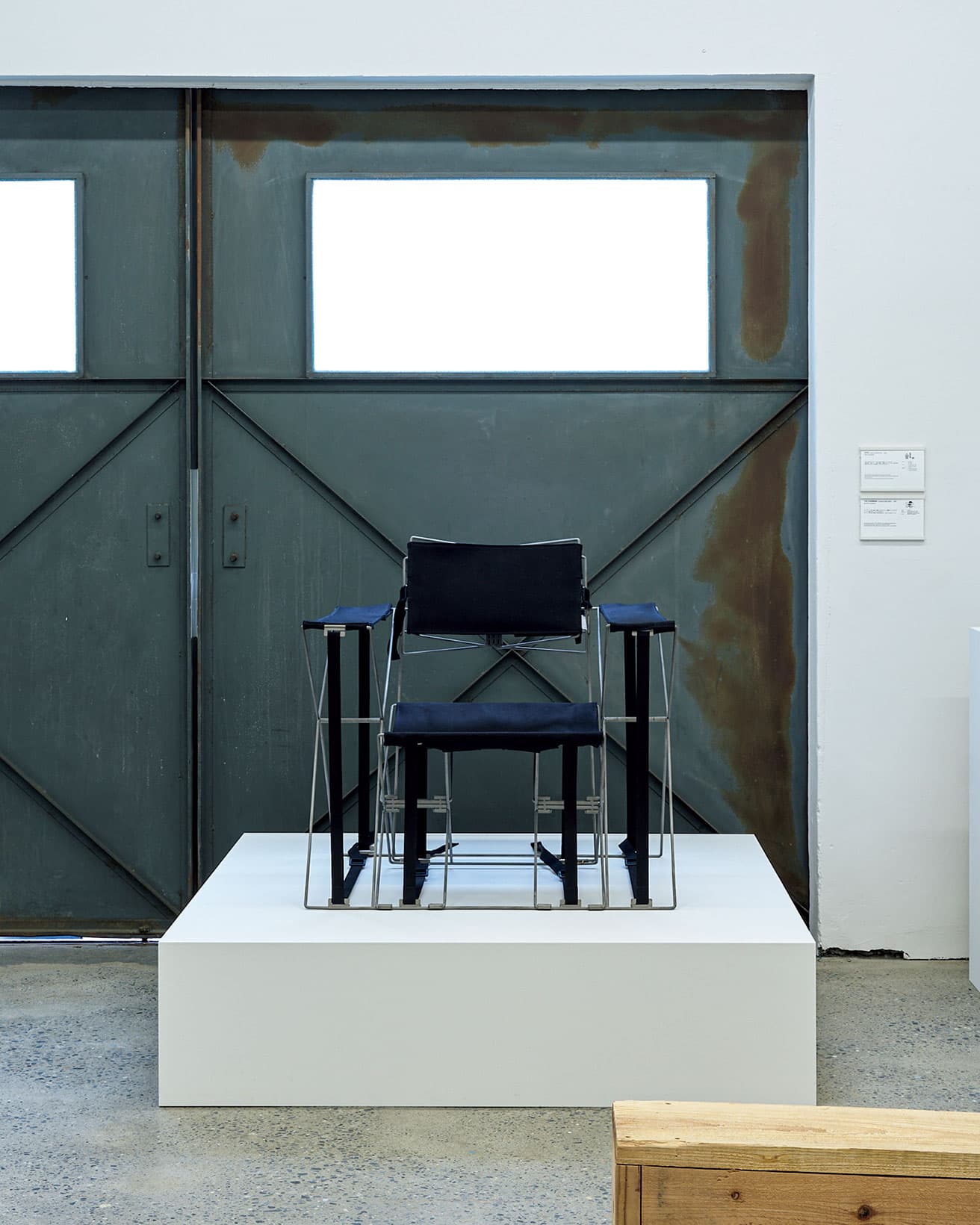 岡本光市の折り畳みチェア《THE CHAIRMAN》660,000円。
