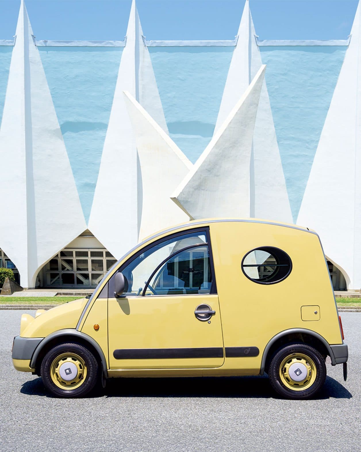 Chill CARS｜《日産 エスカルゴ》美術館にも寄贈された、「走るアート」と呼べる商用バン。