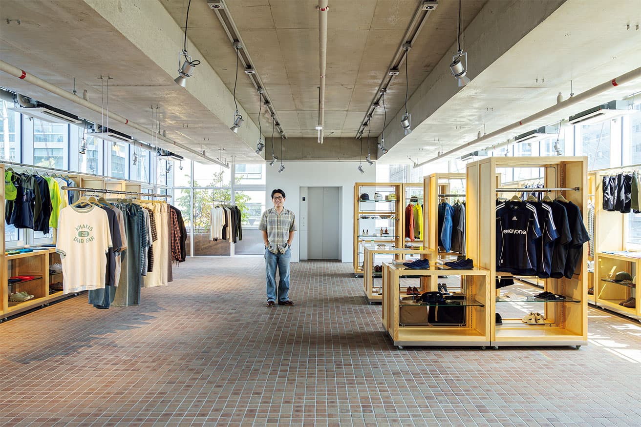 〈Khakis〉機能的な服と道具を集めるセレクトショップ。　2020年スタートの〈Khakis〉は、セレクトショップを母体にしながら、オリジナルのウェアも展開する〈thisisneverthat〉の兄弟ブランド。