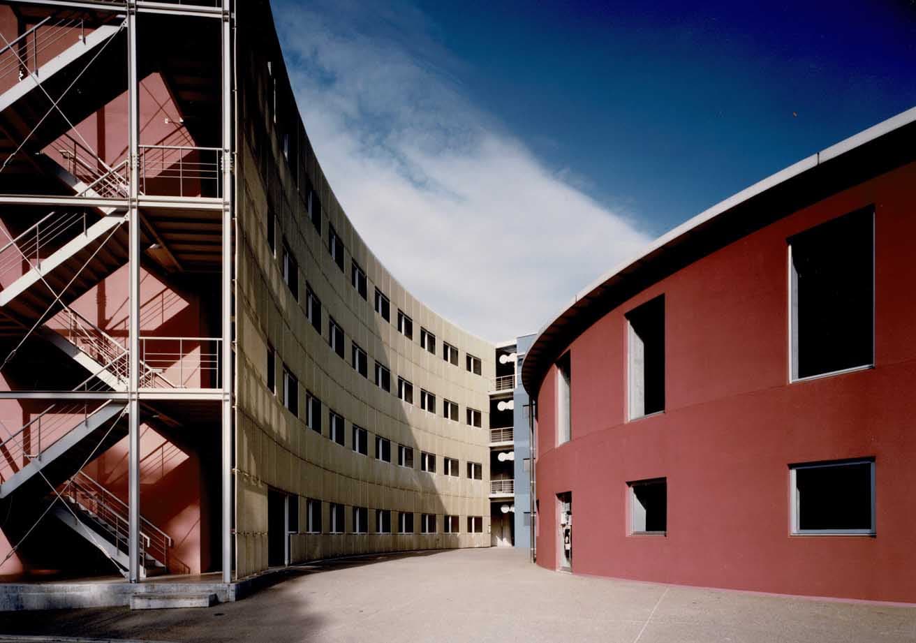 1993年、開校時の「八王子宇津貫キャンパス」。
