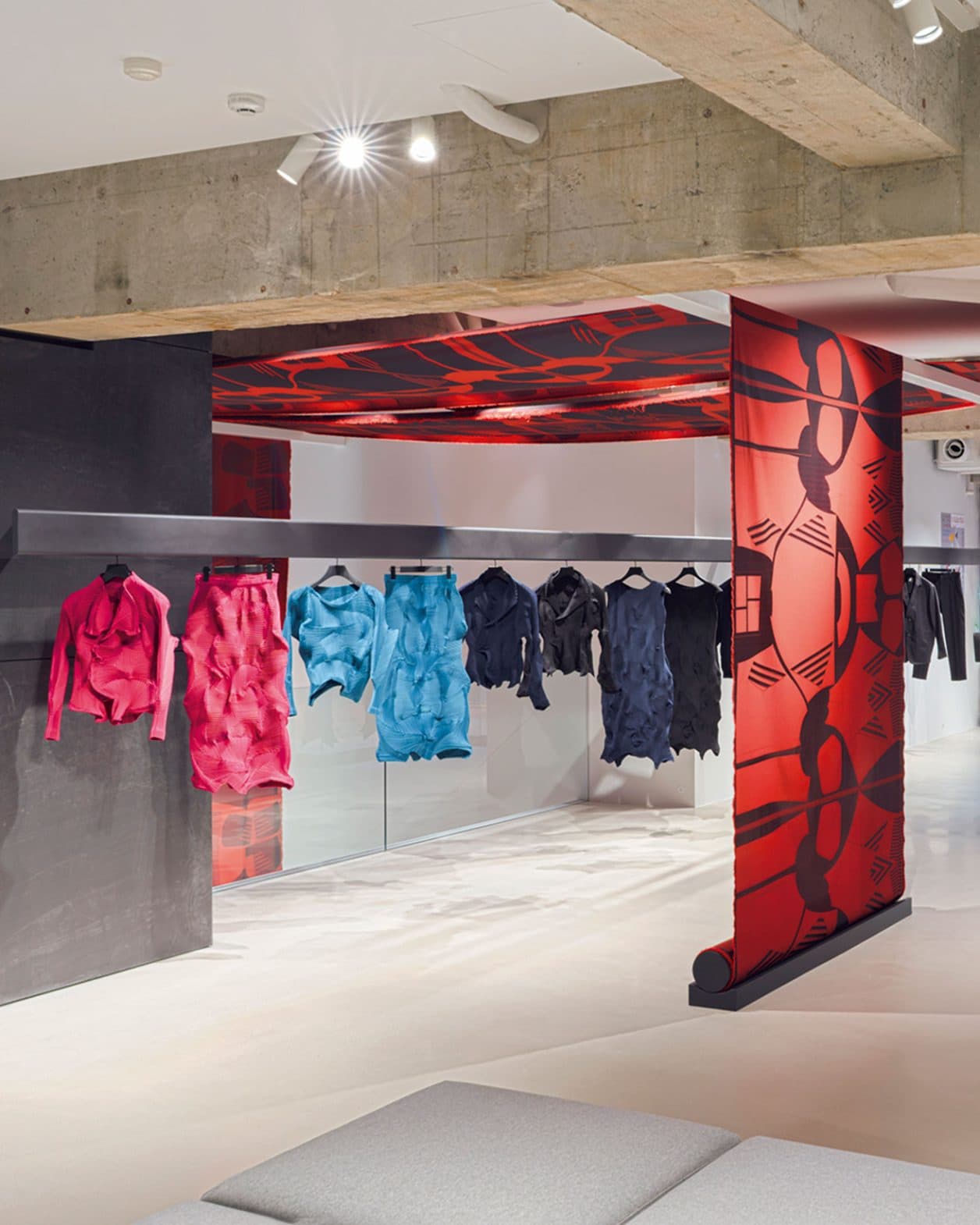 〈A-POC ABLE ISSEY MIYAKE〉の旗艦店が拡張オープン！ 吉岡徳仁が手がける東京・南青山の空間。