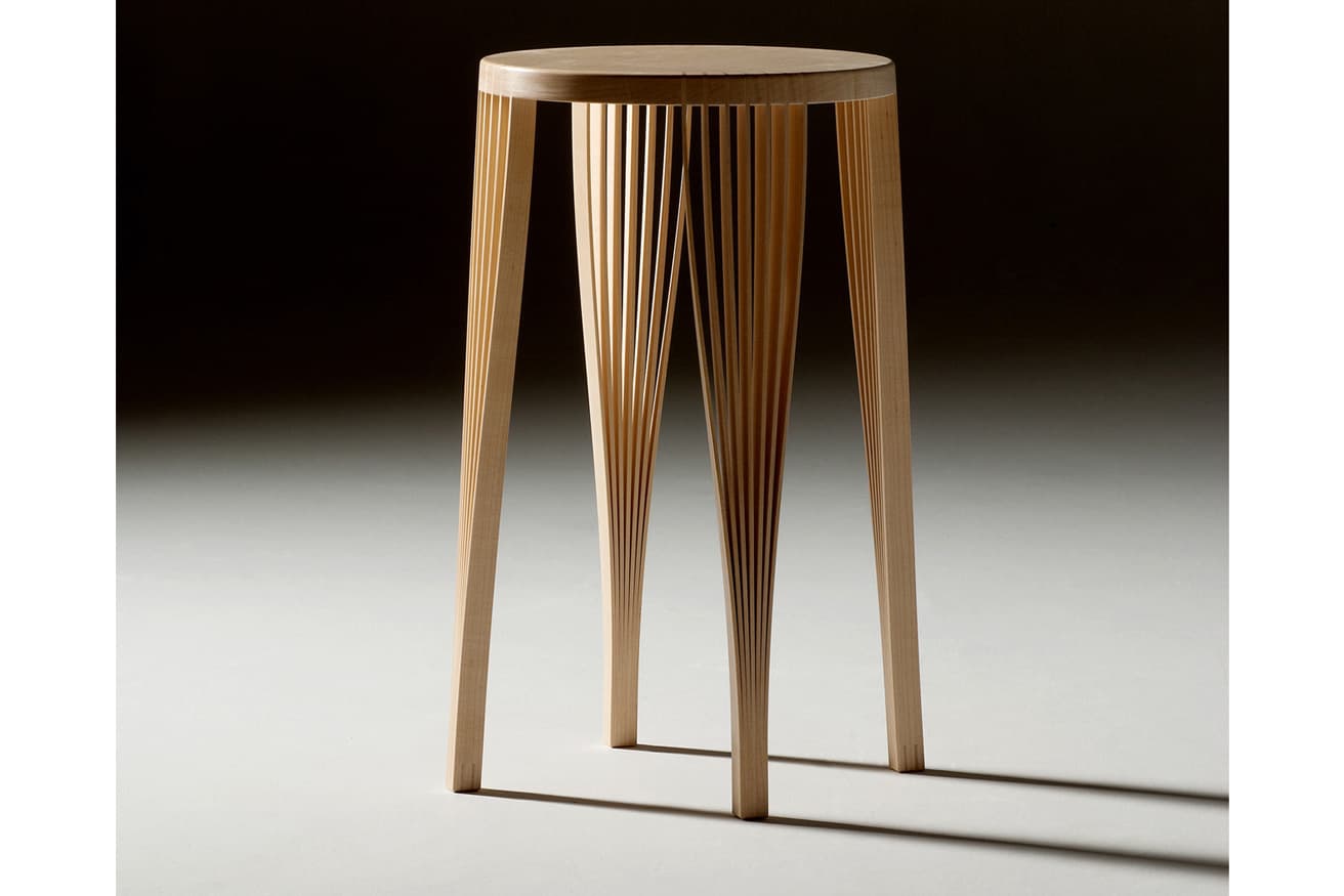 〈アートクラフト バウ工房〉は木の素材感を生かしたデザインが魅力。