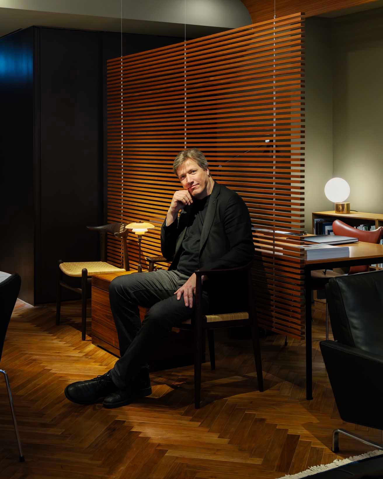 キャスパー・ホルスト・ペダーセン　1974年、デンマーク生まれ。コペンハーゲン大学卒業後、家具職人の修行などを経て2001年に〈PPモブラー〉に入社。創業家の3代目として晩年のウェグナーとも交流した。現在は社長を務める。
