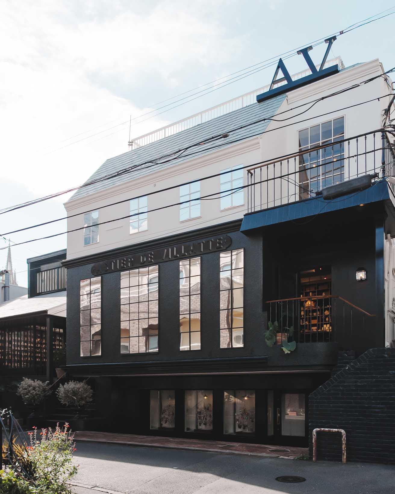 パリの高級住宅地と見紛うほどの美しい外観。
