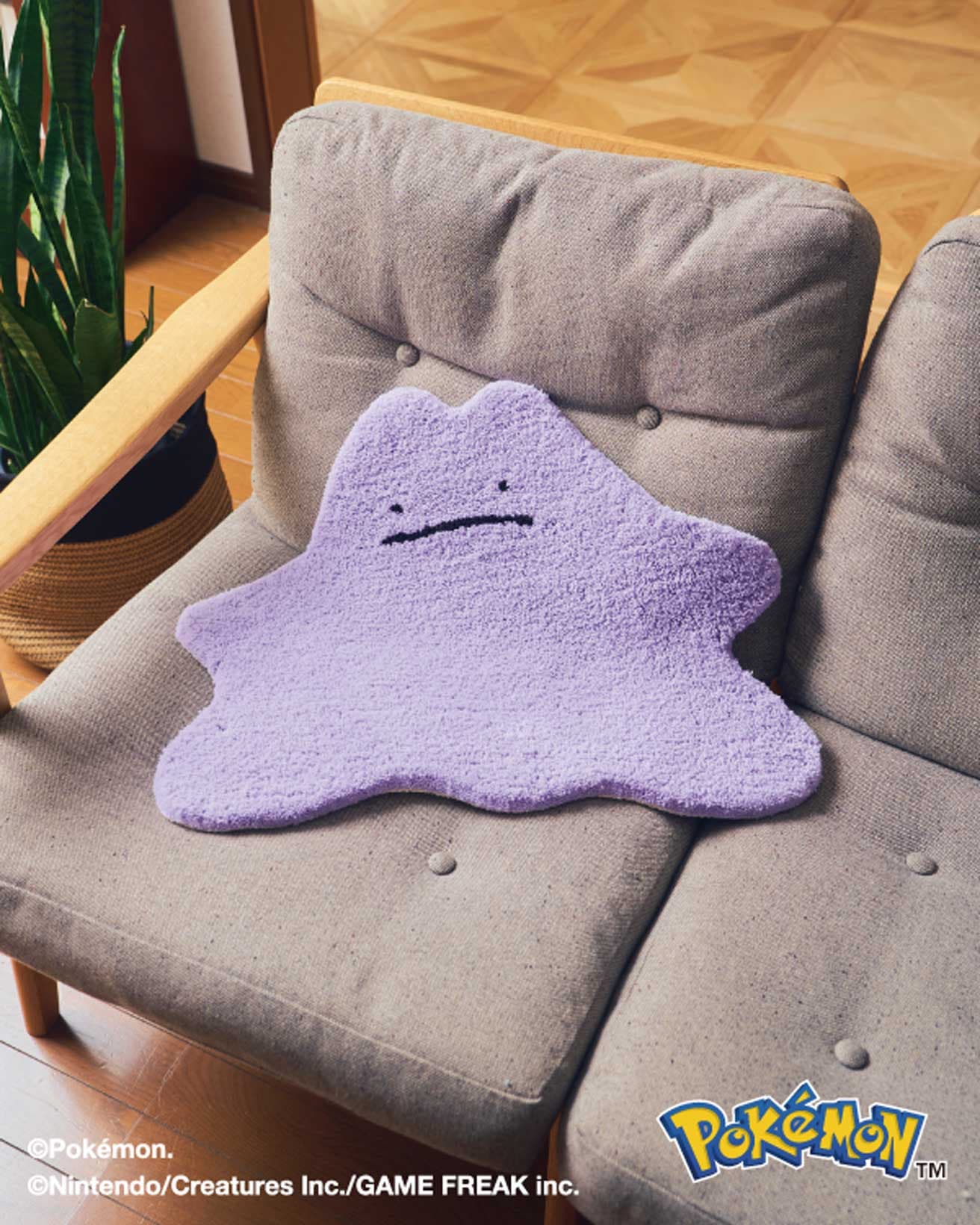 座布団としても使えるメタモンデザインのラグマット。