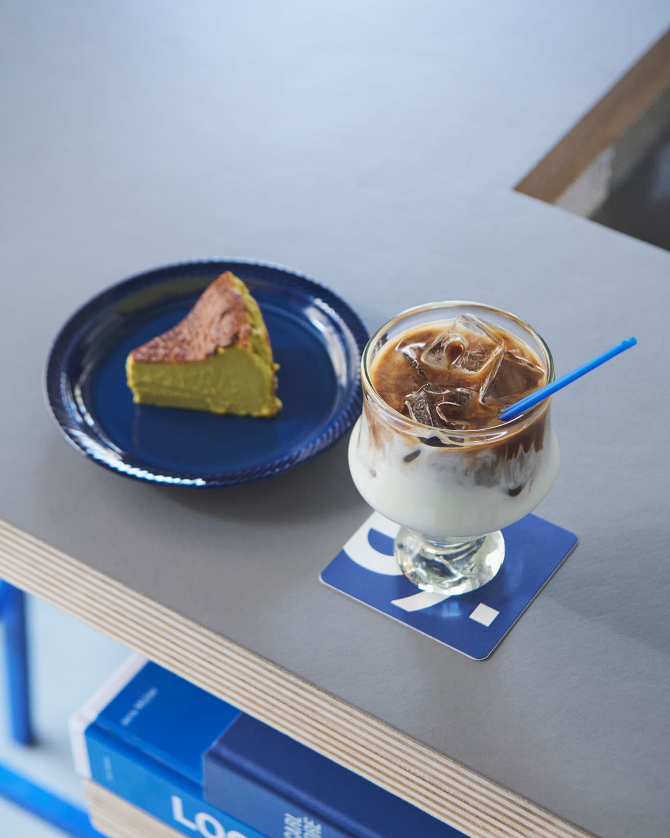 ピスタチオバスクチーズケーキは上野毛のイタリアン〈Naghi〉から仕入れたもの。