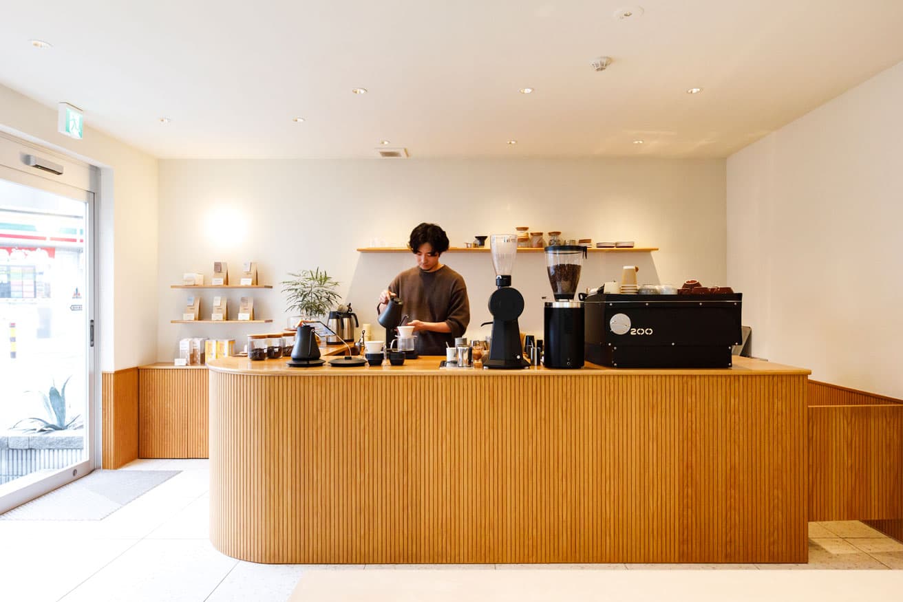 「おいしいコーヒーで街の心を豊かに」がコンセプト。季節替わりのスペシャルティコーヒーを届ける。