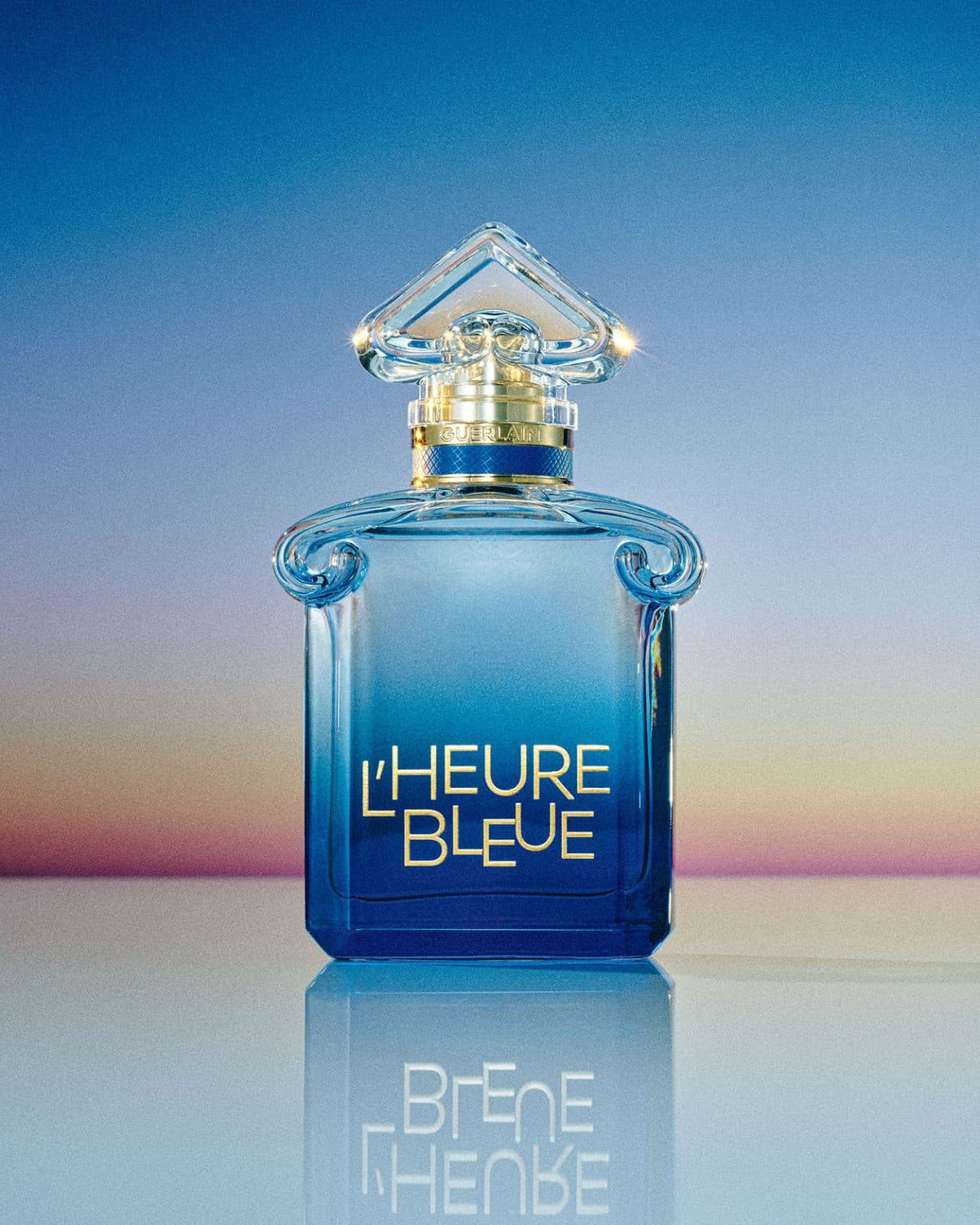 ゲランの新しい香り《ルール ブルー》が誕生。『蒼の時』に満ちる空の香りを最新技術で再現。
