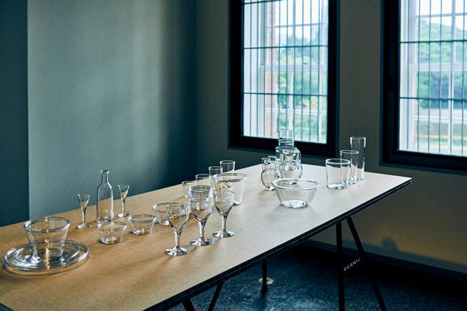 ローマンが1981年からデザインした、スウェーデンのガラスブランド〈スクルフ〉の《ベルマン》コレクション。